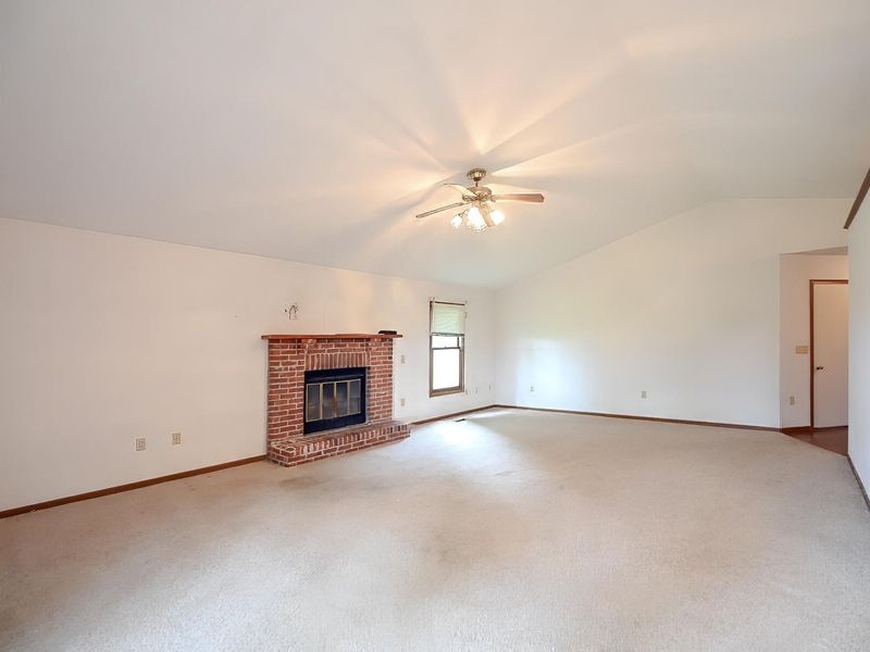425 Richard , Tipp City, OH 45371 Photo 16