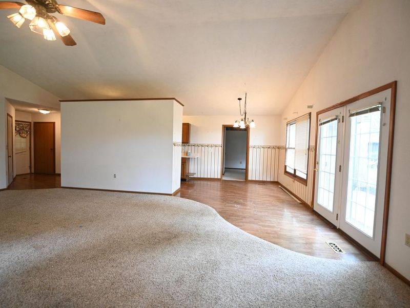 425 Richard , Tipp City, OH 45371 Photo 21