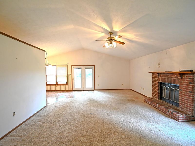 425 Richard , Tipp City, OH 45371 Photo 22