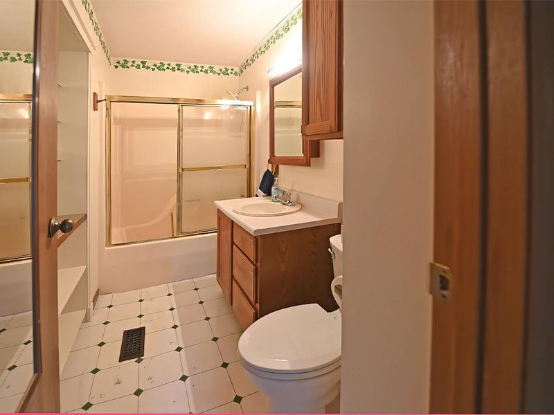 425 Richard , Tipp City, OH 45371 Photo 30