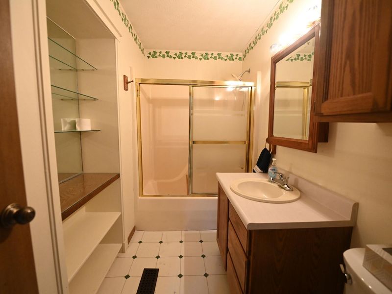 425 Richard , Tipp City, OH 45371 Photo 31