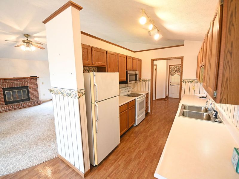 425 Richard , Tipp City, OH 45371 Photo 5