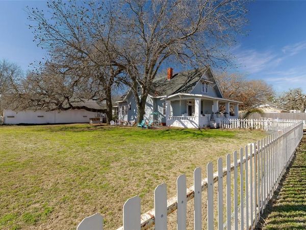 403 W Franklin Street , Alvord, TX 76225