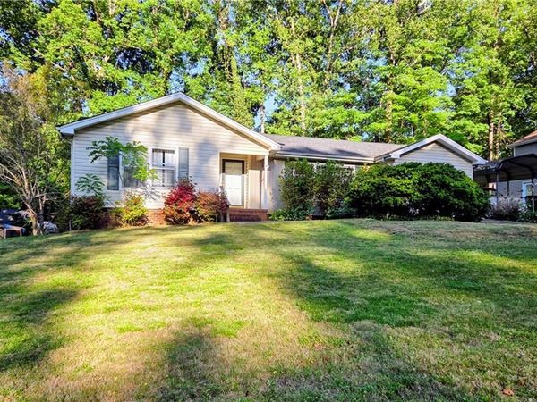 516 Dogwood Court , High Point, NC 27260