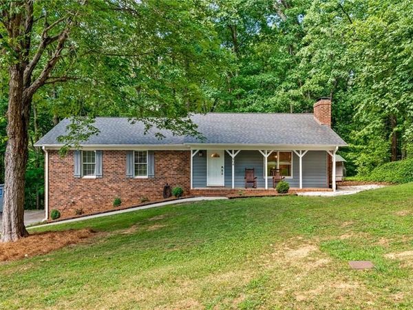 464 Lansdowne Place , Winston-Salem, NC 27107