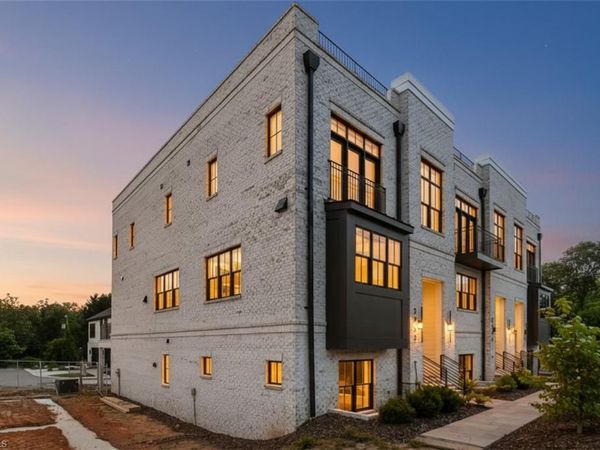 3233 W Friendly Avenue , Greensboro, NC 27408
