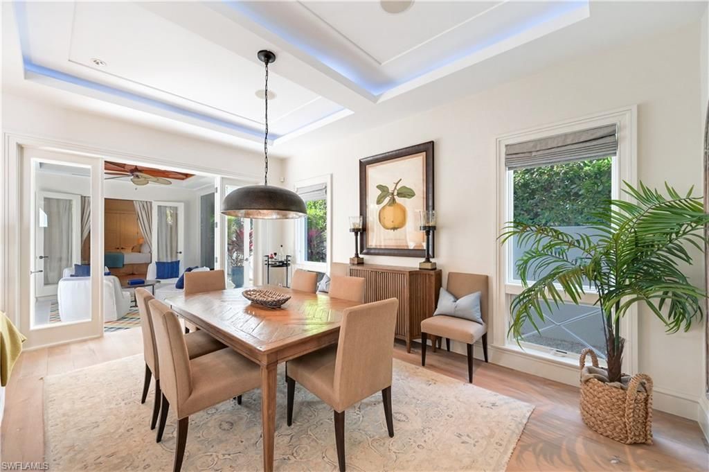 42 6th St S, Naples, FL 34102 Photo