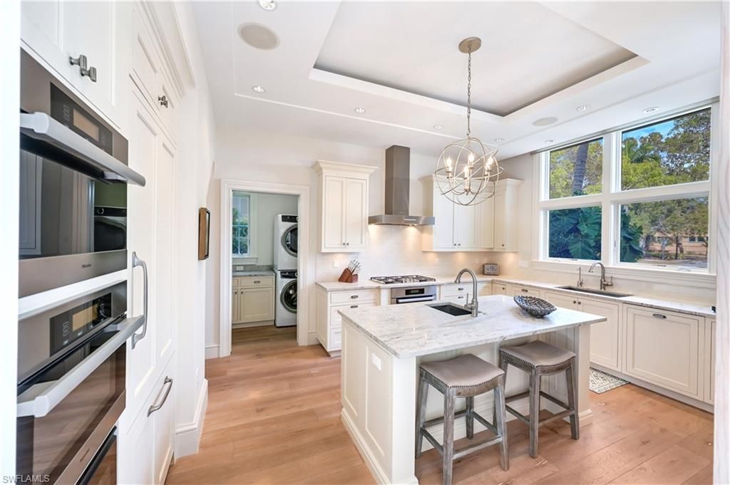 42 6th St S, Naples, FL 34102 Photo