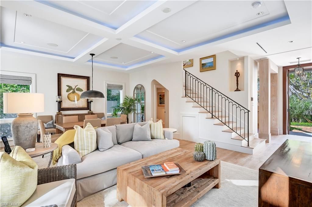 42 6th St S, Naples, FL 34102 Photo