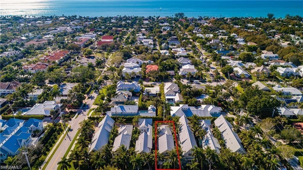 42 6th St S, Naples, FL 34102 Photo