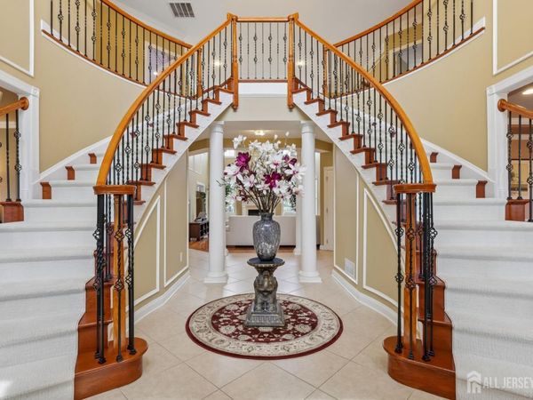 3 Windhaven Court, Monroe Township, NJ 08831