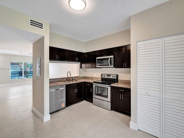 43 Simonton Cir , Weston, FL 33326
