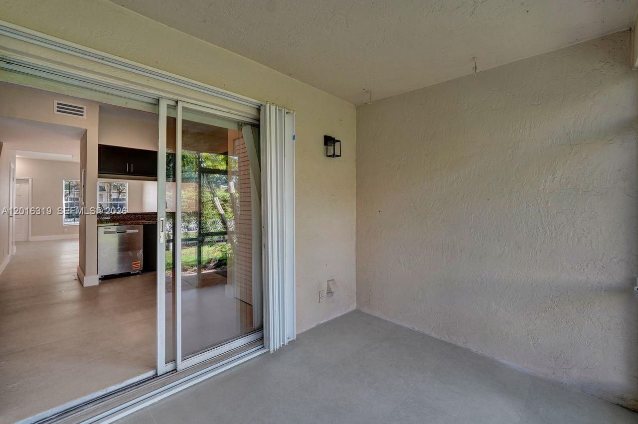 43 Simonton Cir , Weston, FL 33326 Photo