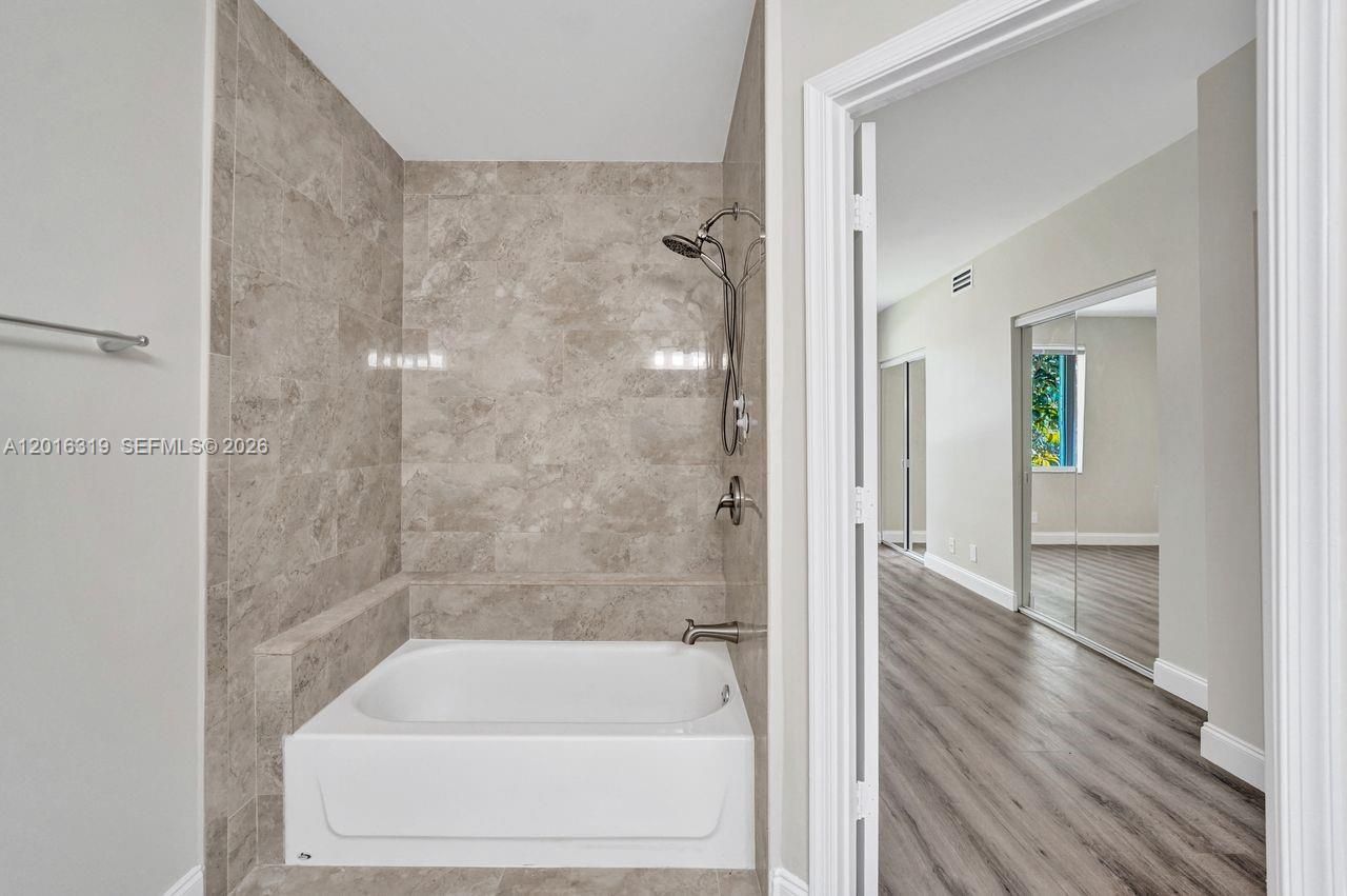 43 Simonton Cir , Weston, FL 33326 Photo