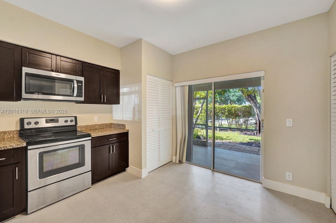 43 Simonton Cir , Weston, FL 33326 Photo