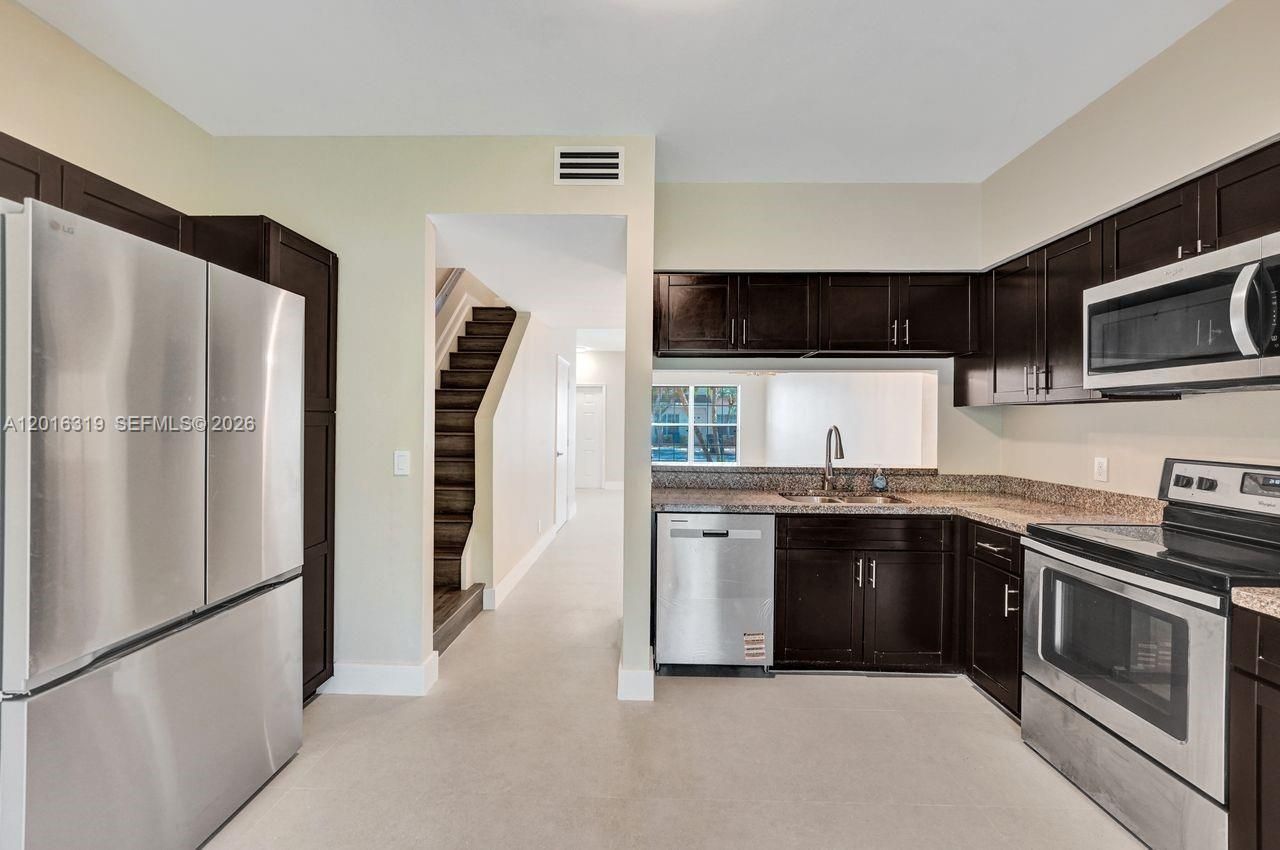 43 Simonton Cir , Weston, FL 33326 Photo