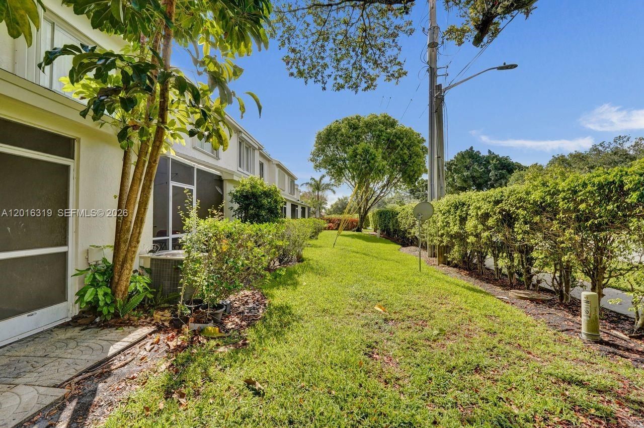 43 Simonton Cir , Weston, FL 33326 Photo