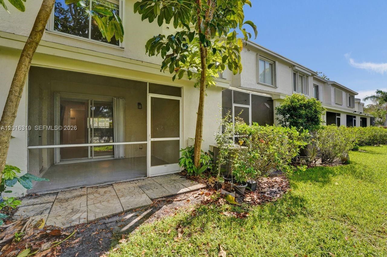 43 Simonton Cir , Weston, FL 33326 Photo