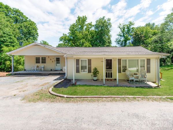 102 Lanier Street , Mount Holly, NC 28120