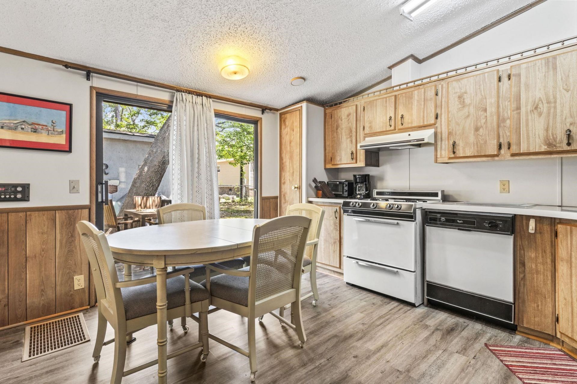 2425 Park St.  Photo 16