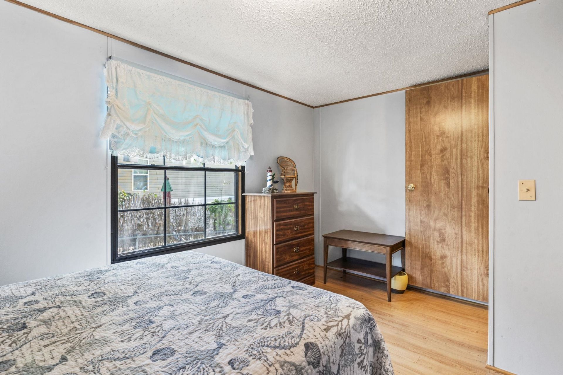 2425 Park St.  Photo 28