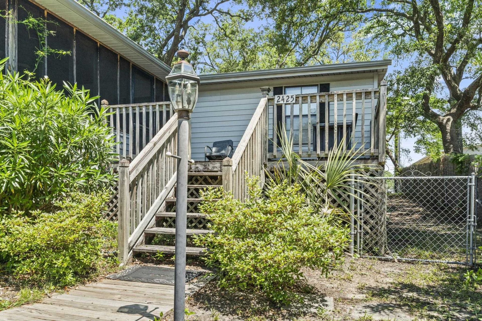 2425 Park St.  Photo 6