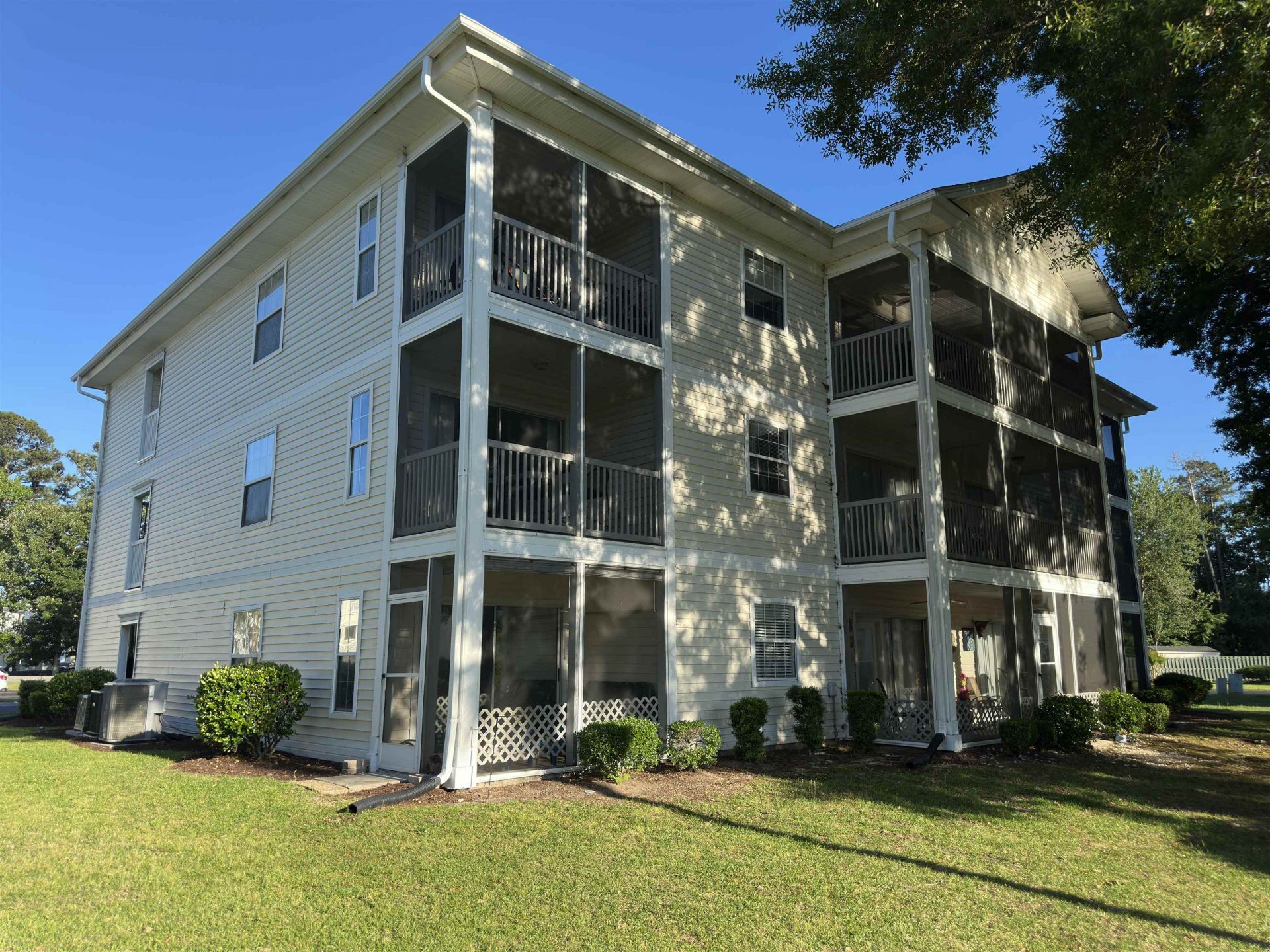 553 White River Dr.  Photo 24