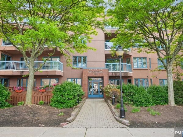 303 Stockton Court, EDGEWATER, NJ 07020