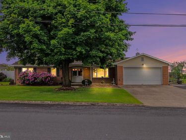 50 EISENHOWER DRIVE, CHAMBERSBURG, PA 17201