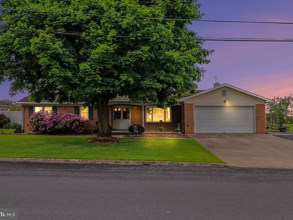 50 EISENHOWER DRIVE, CHAMBERSBURG, PA 17201