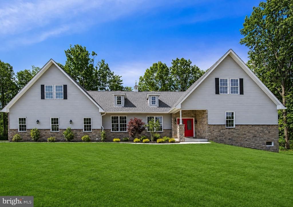 2640 EAGLE LANE, HELLERTOWN, PA 18055