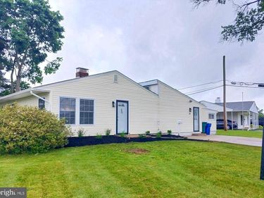 54 FREEDOM LANE, LEVITTOWN, PA 19055