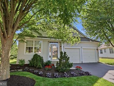 8 TUPELO LANE, LANGHORNE, PA 19047