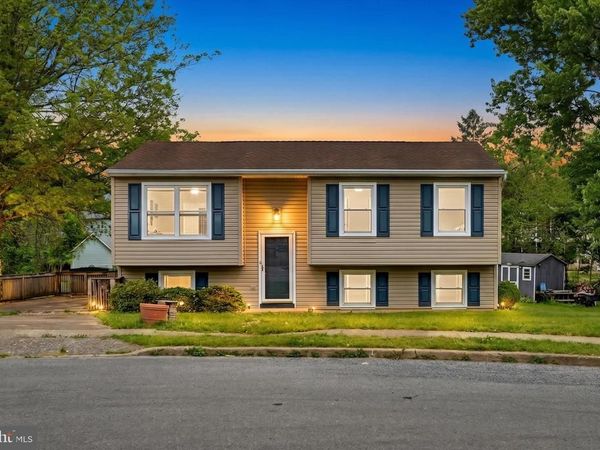 1589 VESTA DRIVE, HARRISBURG, PA 17112