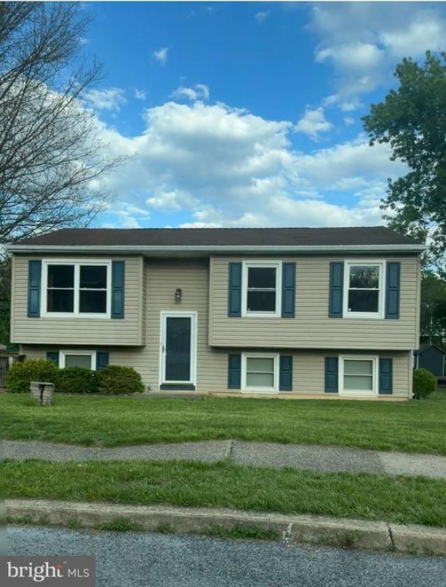 1589 VESTA DRIVE , HARRISBURG, PA 17112
