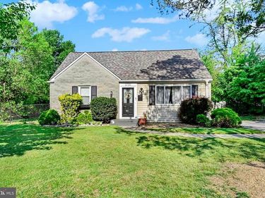 1716 GLENSIDE DRIVE, HARRISBURG, PA 17109
