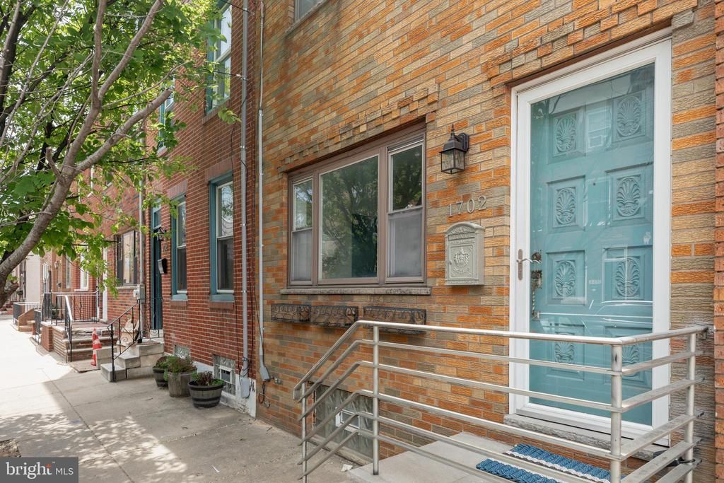 1702 S 11th Street, Philadelphia, PA 19148 Main Photo