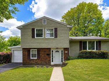601 SHARON LANE , PHILADELPHIA, PA 19115
