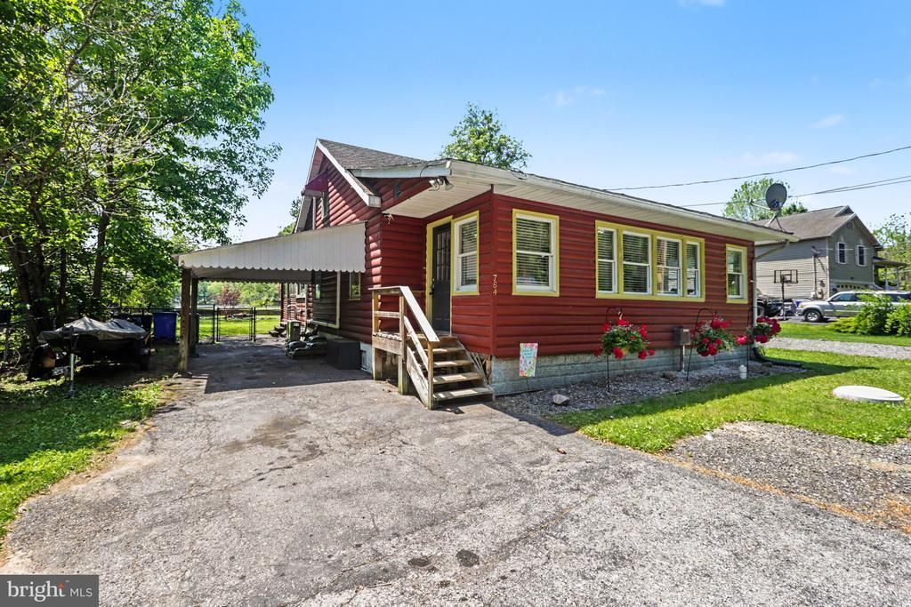 784 SIDDONSBURG ROAD , LEWISBERRY, PA 17339
