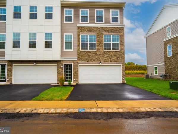 138 ADA HIGHTOWER AVENUE , PENNINGTON, NJ 08534