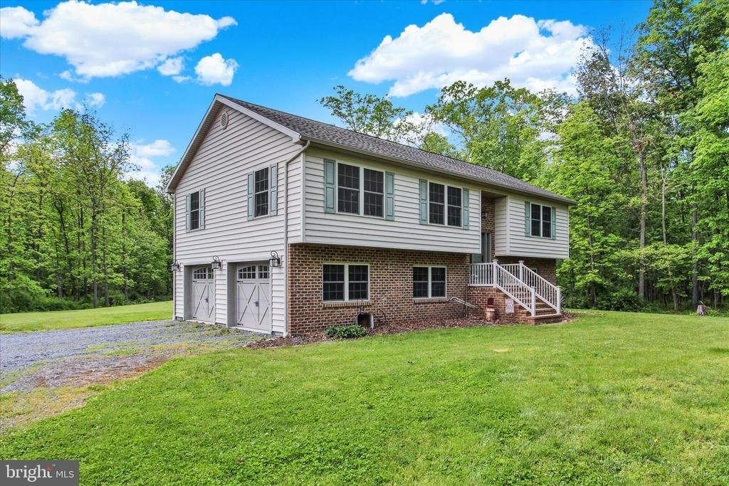 145 ROBERTS ROAD, LITTLESTOWN, PA 17340
