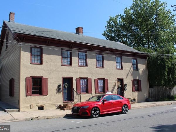 110 114 E MARKET STREET, MARIETTA, PA 17547