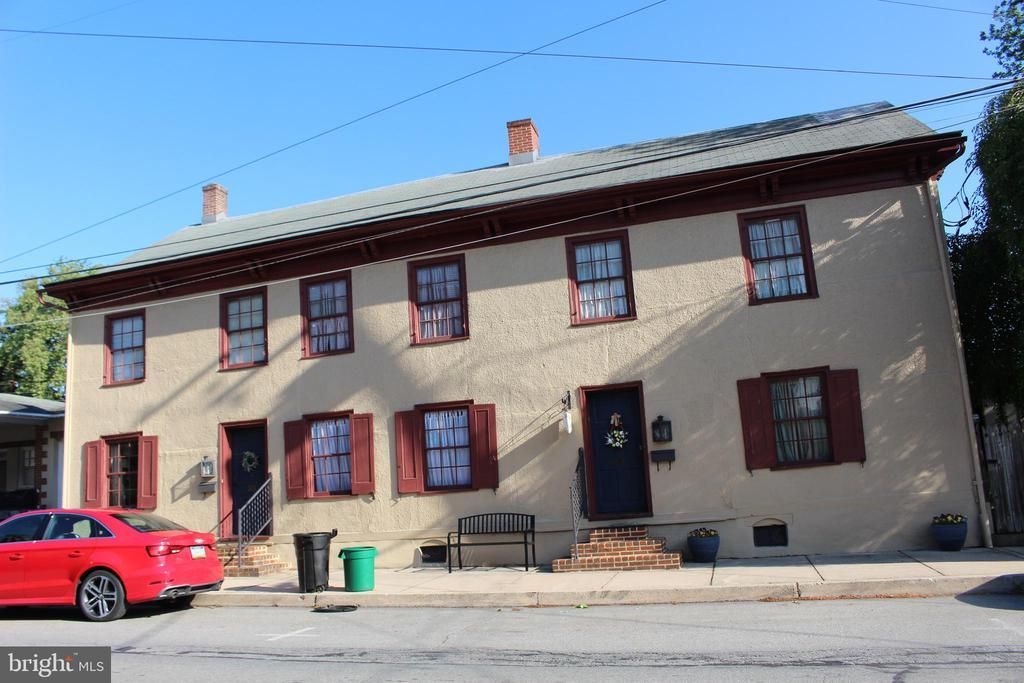 110 114 E MARKET STREET, MARIETTA, PA 17547