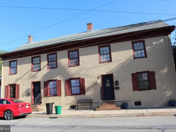 110 114 E MARKET STREET, MARIETTA, PA 17547