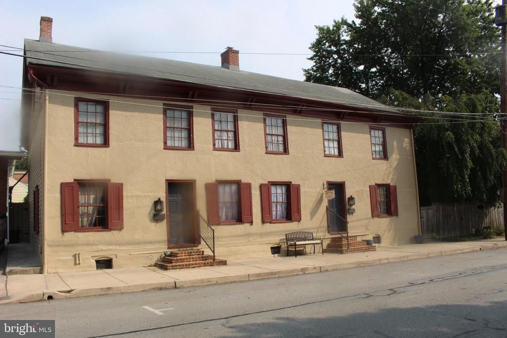 110 114 E MARKET STREET, MARIETTA, PA 17547