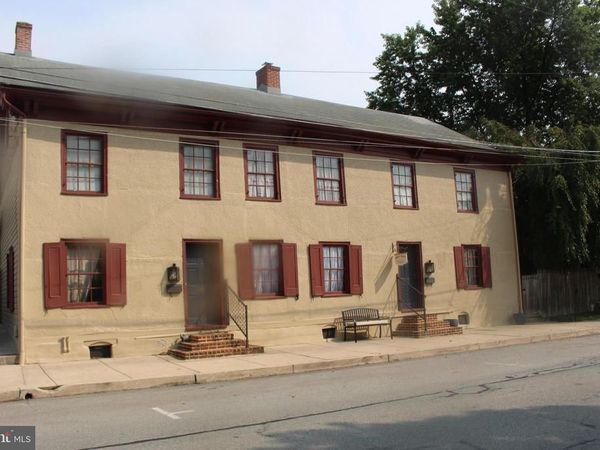 110 114 E MARKET STREET, MARIETTA, PA 17547