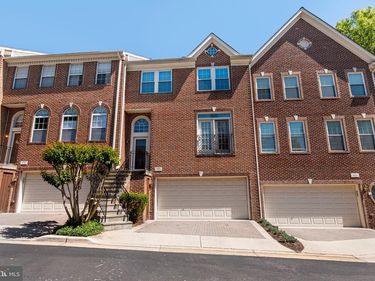102 LOUNSBURY PLACE , FALLS CHURCH, VA 22046