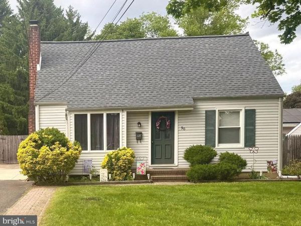90 GRANDVIEW AVENUE, HAMILTON, NJ 08620