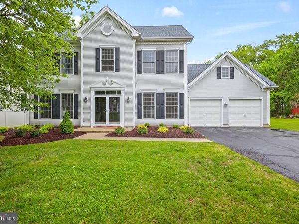 19 LARCHMONT COURT , PENNINGTON, NJ 08534