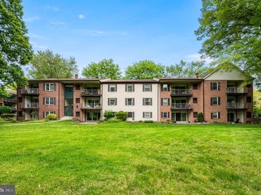 180 DRUMMERS LANE , WAYNE, PA 19087